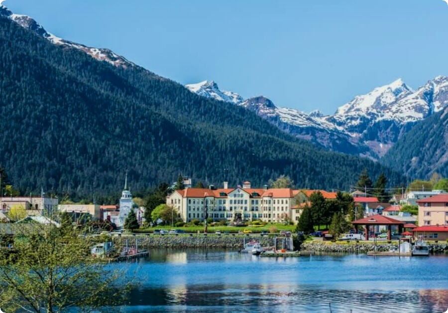 USA. What can attract tourists to Alaska?